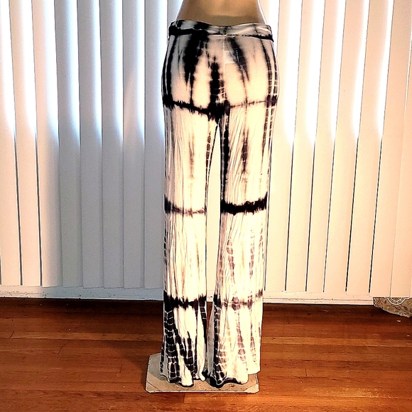 NWOT Black & white Funky tie die wide leg pants size p/s - Picture 2 of 3